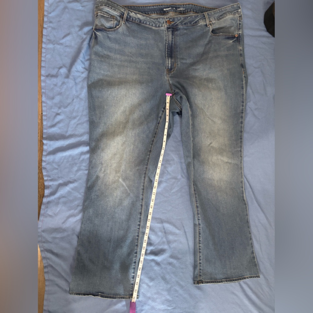 NWOT Old Navy Mid-Rise KICKER Boot-Cut Jeans. PREWASHED 2 for $8 PLUS SIZE